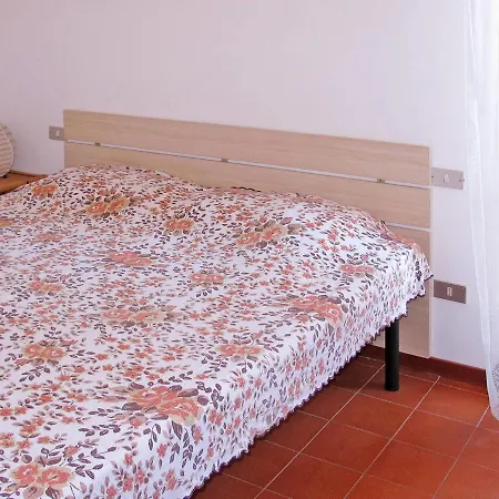 Ferienwohnung Vada 230s Apartment